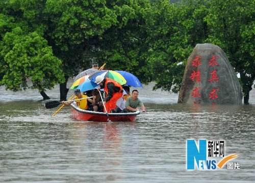 組圖：廣西來賓一中學(xué)600多名學(xué)生被大水圍困