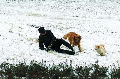 青島龍年首雪連下20小時氣勢足 49根碘化銀助增雪