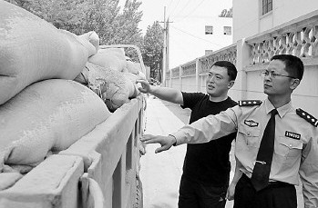 民警查獲的假水泥。