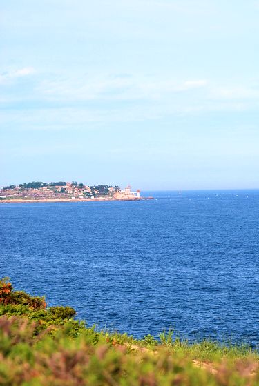 遠(yuǎn)眺青島近海島嶼 如夢(mèng)如幻宛若仙境(組圖)