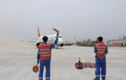 資料圖：天津航空公司和田飛烏魯木齊的ERJ-190客機