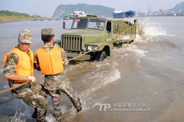 中央軍委大幅調(diào)整海南省軍區(qū)領(lǐng)導(dǎo)班子 一次換6人