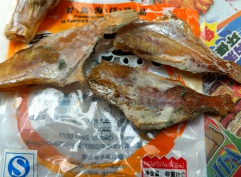 青島東鵬食品6袋魚片3袋長毛 廠家稱儲藏不當(dāng)