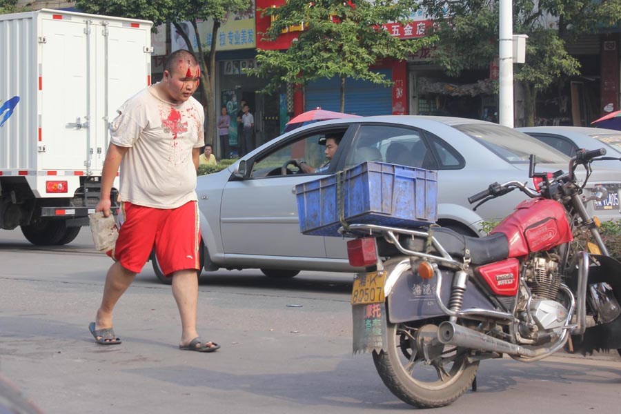 湖南婁底兩摩托車相撞 車主互毆