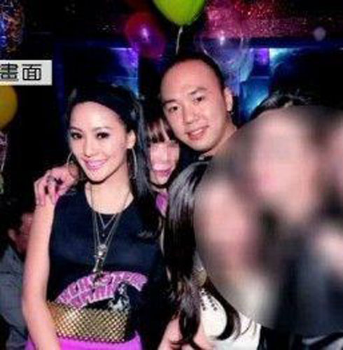 房祖名與內(nèi)地歌手葉熙祺隱婚 成龍香港封鎖消息