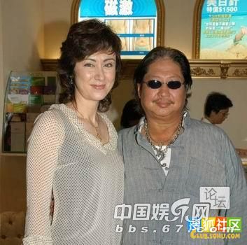 洪金寶妻子是個(gè)大美人