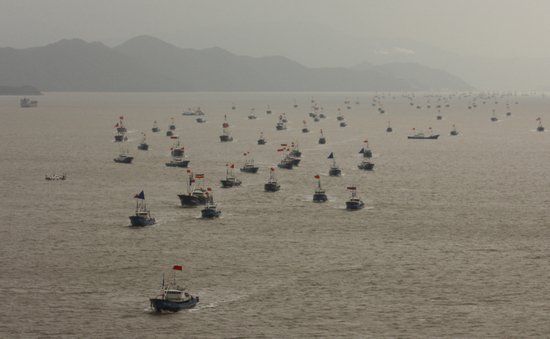 海監(jiān)編隊繼續(xù)巡航釣魚島 萬艘漁船東海捕魚