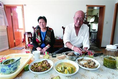 青島神仙眷侶歸隱深山 數(shù)星星入夢被鳥鳴喚醒