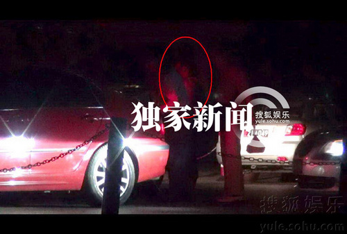 趙薇愛(ài)女小四月坐火車返京 獲豪華房車接站