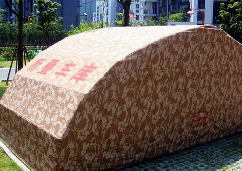 萬元折疊車庫號稱防水防火 布料樣品一點就著