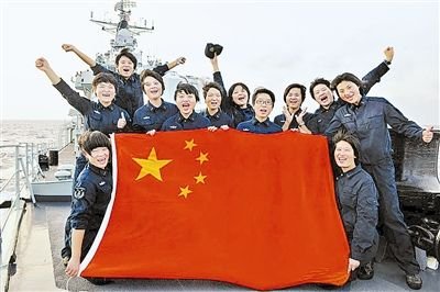 女軍迷癡迷海軍兩考軍校 海軍首長(zhǎng)點(diǎn)名上航母