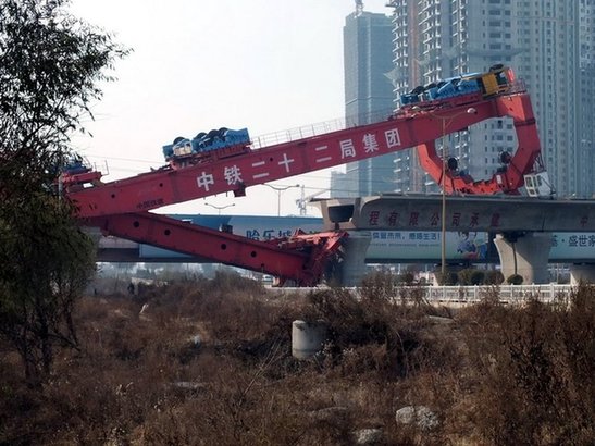 哈爾濱在建工地發(fā)生架橋機(jī)倒塌事故 多人傷亡