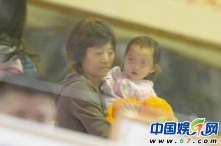 王菲女兒6歲開畫展名聲大噪 圖揭李嫣6年成長史