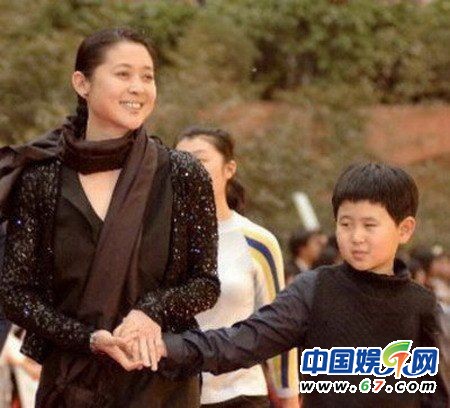 美女主播的水靈“萌娃” 李靜女兒堪比中國(guó)芭比小s女兒霸氣凌人