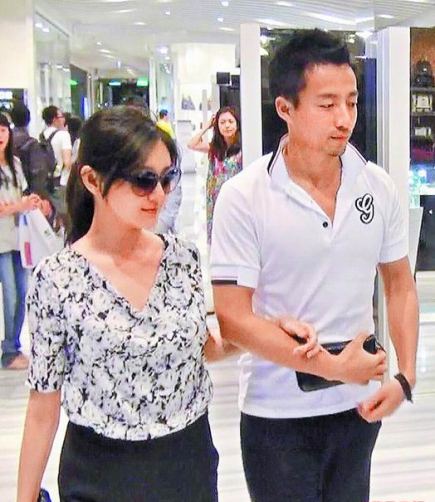 大S汪小菲情侶裝“飛躍”長城 曝婚后恩愛細(xì)節(jié)(組圖)