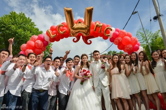 馬來(lái)羽毛名將李宗偉大婚 李永波鮑春來(lái)陶菲克到場(chǎng)祝賀