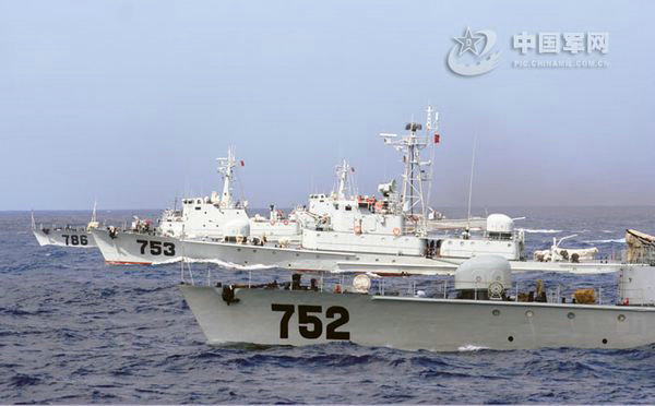 資料圖：南海艦隊(duì)導(dǎo)彈護(hù)衛(wèi)艦部隊(duì)聯(lián)訓(xùn)。