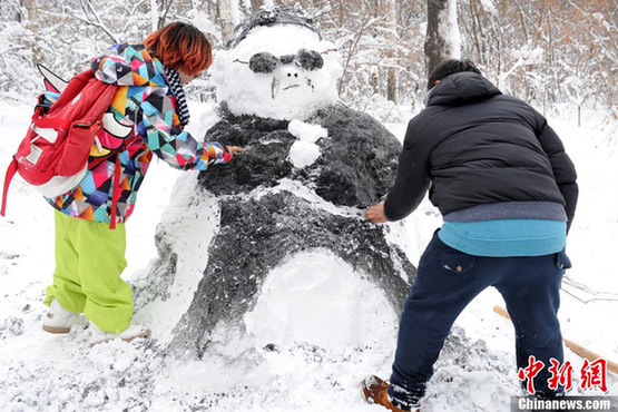 市民堆鳥叔雪人跳騎馬舞