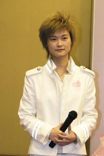 06年，李宇春助陣超女海選