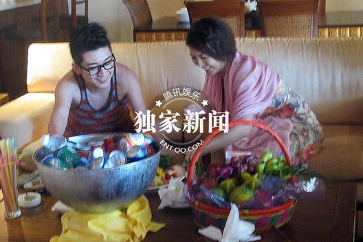 金志文豪華婚禮現(xiàn)場 新人抵海邊拍婚紗照