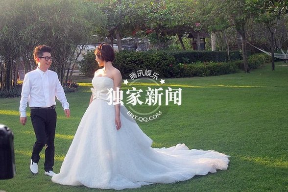 金志文豪華婚禮現(xiàn)場 新人抵海邊拍婚紗照