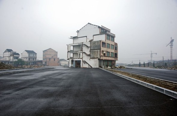 溫嶺釘子戶馬路中間生活