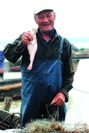 青島世外桃源:日釣鮮鱸魚 夜飲觀滄海