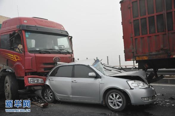 （新華網(wǎng)）（1）京昆高速四川成綿段連環(huán)車禍1死6傷