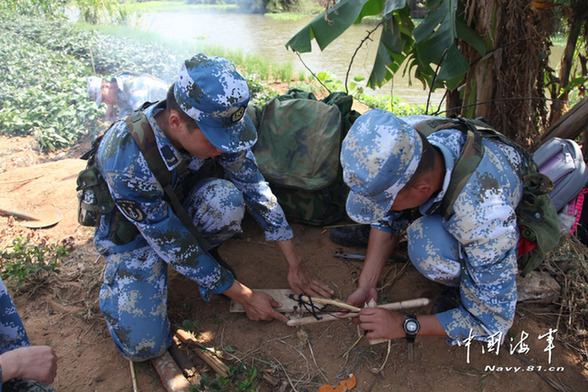 中國(guó)海軍陸戰(zhàn)隊(duì)生存訓(xùn)練直擊