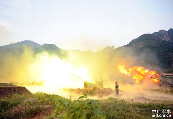 資料圖：成都軍區(qū)某高炮團(tuán)實(shí)施復(fù)雜電磁對抗演練。