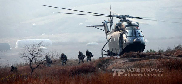 資料圖：南京軍區(qū)機(jī)降部隊(duì)投入戰(zhàn)斗。