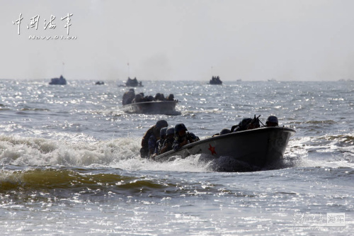 中國海軍演練越海作戰(zhàn) 陸戰(zhàn)隊實施搶灘登陸。