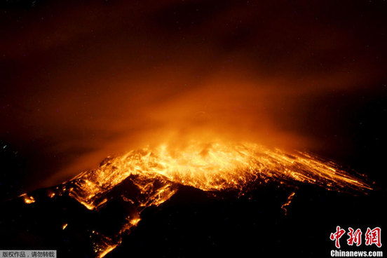 厄瓜多爾通古拉瓦火山劇烈噴發(fā)