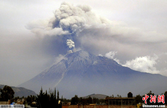 厄瓜多爾通古拉瓦火山劇烈噴發(fā)