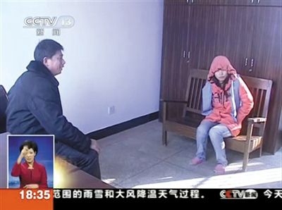 浙江蘭溪，警方訊問“全能神”邪教組織人員。央視視頻截圖