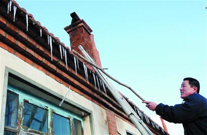 路面積雪壓實變溜冰場 汽車提速玩漂移