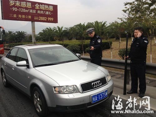 歹徒開著豪車，在高速上被警方截停