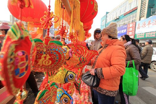 過大年趕大集 李村集場面火爆年味濃