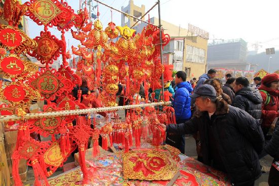 過大年趕大集 李村集場面火爆年味濃