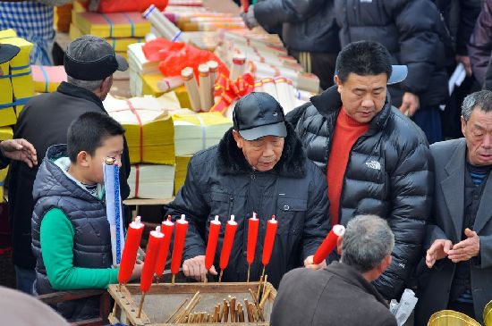 過(guò)大年趕大集 李村集場(chǎng)面火爆年味濃