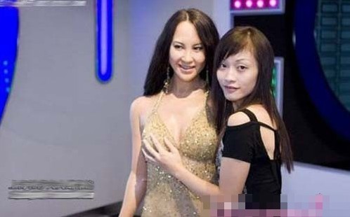 伸向女星的咸豬手 真夠刁鉆的