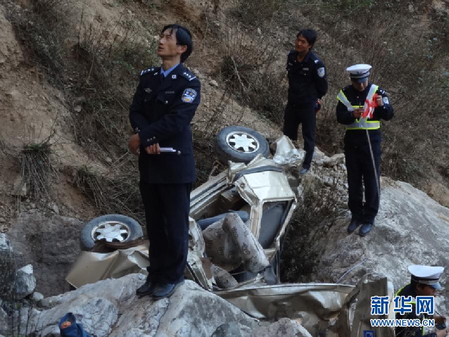 云南昆明市發(fā)生車禍致12死3傷