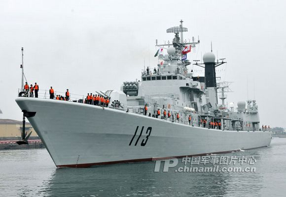 資料圖：中國(guó)海軍“青島”號(hào)導(dǎo)彈驅(qū)逐艦。