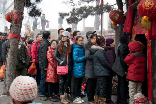 萬名香客華嚴(yán)寺祈福 攝影師拍下龍鳳香火