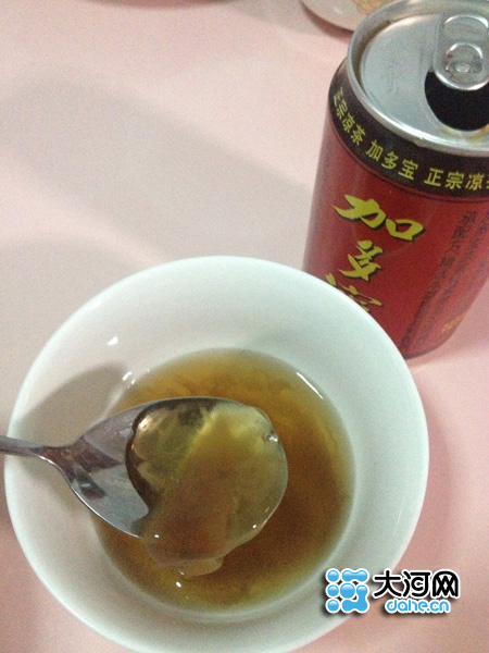 加多寶涼茶鄭州陷質(zhì)量門 飲料呈棉絮狀味道酸苦