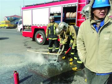 高壓線拋火球柏油路破相