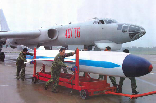 資料圖：轟-6型轟炸機(jī)可攜帶大型反艦導(dǎo)彈。