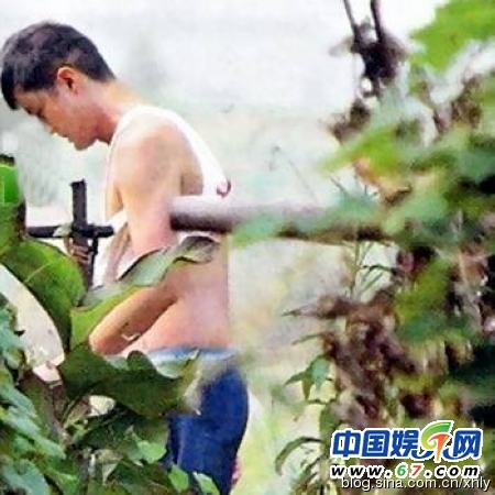 圖揭10大隨地“方便”男女明星 C羅李亞鵬郭羨妮入鏡