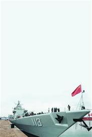 青島艦昨向市民開放 火炮導(dǎo)彈雷達(dá)超震撼