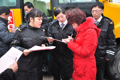 交運(yùn)校車添黃島線路 家長(zhǎng)需先簽安全承諾